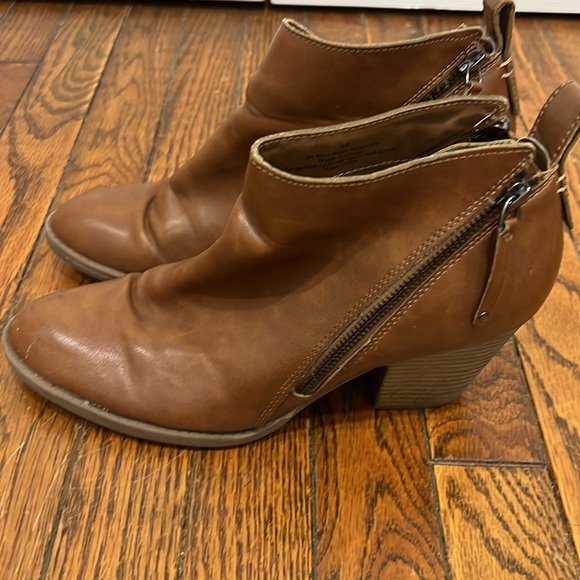 DV by Dolce Vita Booties - Picture 3 of 12